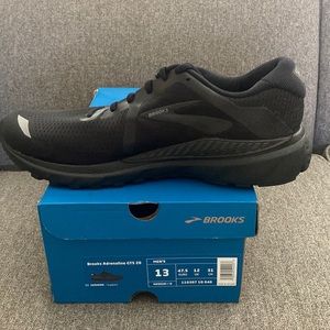 NIB Brooks black sneaker size 13
